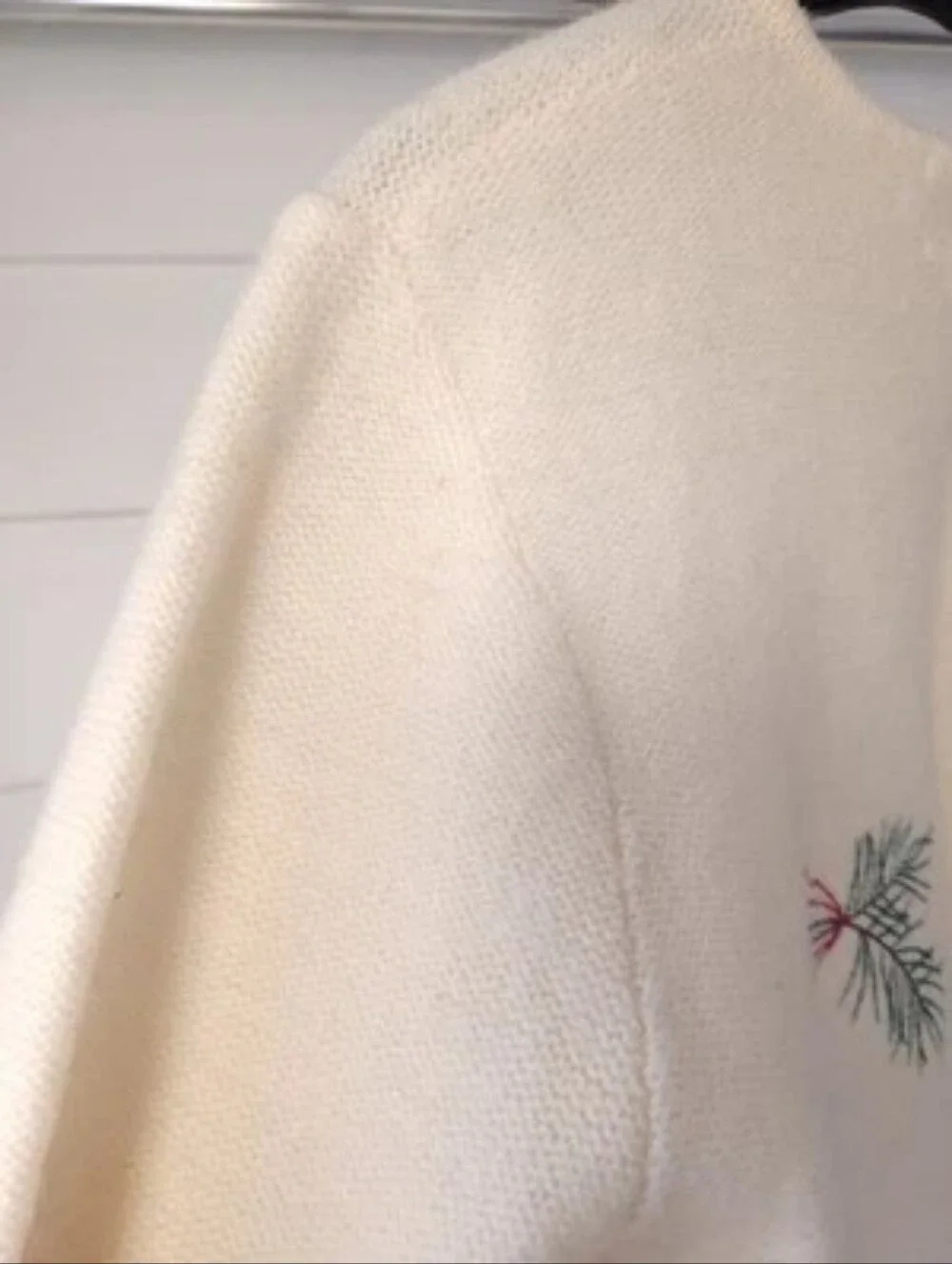 Vintage Susan Bristol 100% Wool Embroidered Holiday Cardigan Roses Holly Cream M